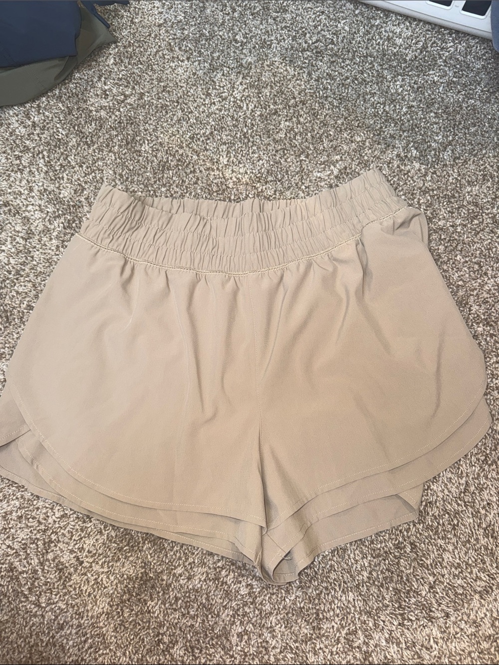 Calla Women’s Relaxed Elastic-Waist Shorts in Tan/Taupe
